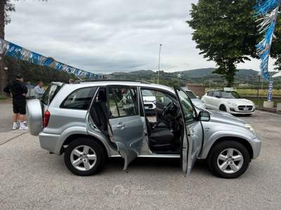 Toyota RAV4 "LEGGI BENE" RAV 4 2.0 Tdi D-4D 4x4 Argento usata Assisi