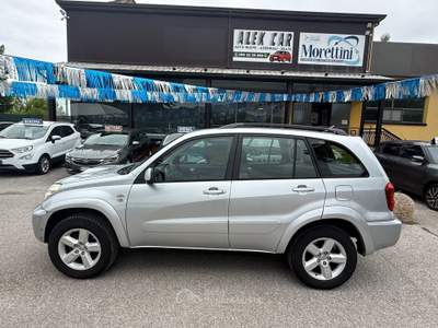 Toyota RAV4 "LEGGI BENE" RAV 4 2.0 Tdi D-4D 4x4 Argento usata Assisi