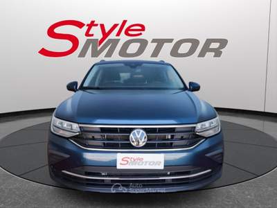 Volkswagen Tiguan 2.0 TDI 150 CV SCR DSG Life Pari al Nuovo Blu/Azzurro usata Fano