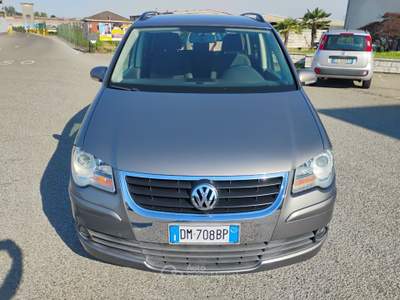 Volkswagen Touran 2.0 tdi Highline Grigio usata San Nicolò