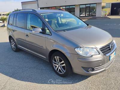 Volkswagen Touran 2.0 tdi Highline Grigio usata San Nicolò