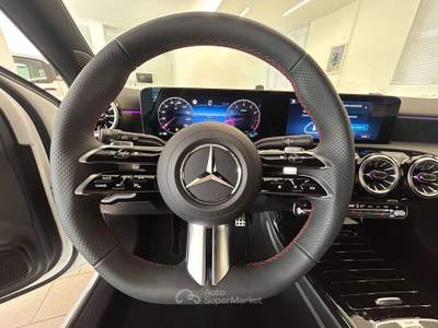 Mercedes-Benz Classe A A 180 AMG Line Premium auto - Luci - Cerchi 18'' - Night Pack Bianco usata Meda