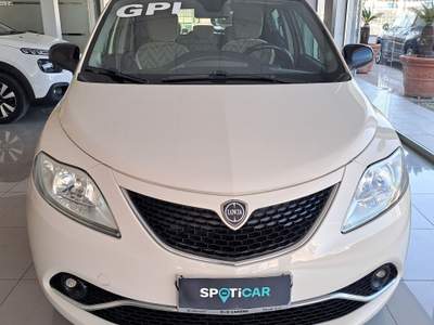 Lancia Ypsilon 1.2 B/GPL 69 CV 5 porte Gold Beige usata Parete