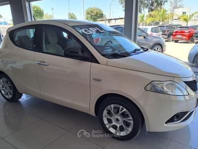 Lancia Ypsilon 1.2 B/GPL 69 CV 5 porte Gold Beige usata Parete