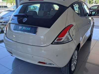 Lancia Ypsilon 1.2 B/GPL 69 CV 5 porte Gold Beige usata Parete