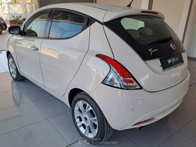 Lancia Ypsilon 1.2 B/GPL 69 CV 5 porte Gold Beige usata Parete