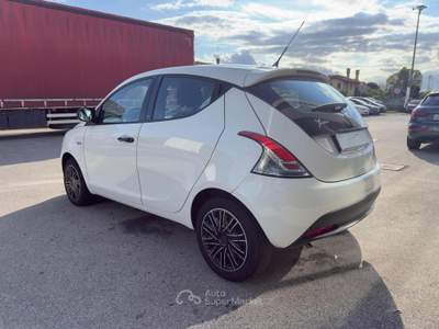 Lancia Ypsilon 1.2 69 CV 5 porte Platinum Bianco usata Santa Maria di Sala
