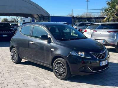 Lancia Ypsilon 5p. Neopatentati 1.0 hybrid Gold tg: GK578ZB Nero usata Basiliano
