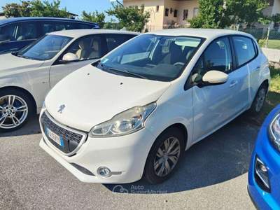 Peugeot 208 208 5p 1.4 hdi 8v Active 5 p targa FA567PK Bianco usata Basiliano