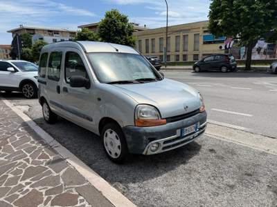 Renault Kangoo VENDUTA NELLA FORMULA “VISTA E PIACIUTA”, PASSAGGIO ESCLUSO Grigio usata Giulianova