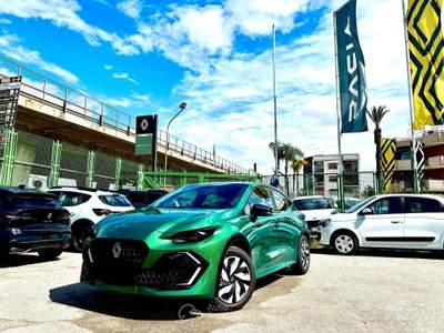 Renault Clio TCe 115 CV Evolution KM0 04/2026 ITAL usata Cercola