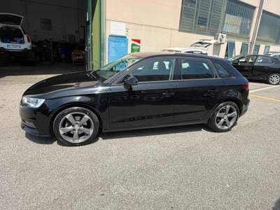 Audi A3 SPB 1.6 TDI 105 CV Ambiente S TRONIC Nero usata Venezia