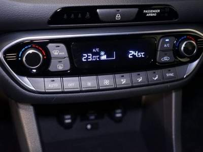 Hyundai i30 Wagon 1.6 CRDi 115CV DCT Business Bianco usata Castelnuovo Rangone