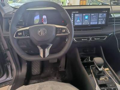 MG HS
