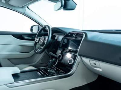 Jaguar XE 2.0 D 180 CV aut. S Grigio usata Padova