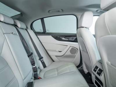 Jaguar XE 2.0 D 180 CV aut. S Grigio usata Padova
