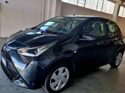 Toyota Aygo 1.0 x-play 72cv Grigio usata San Giuliano Milanese