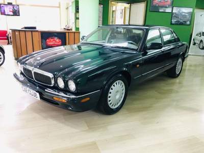 Jaguar XJ8 3.2 cat Verde usata Morano Calabro