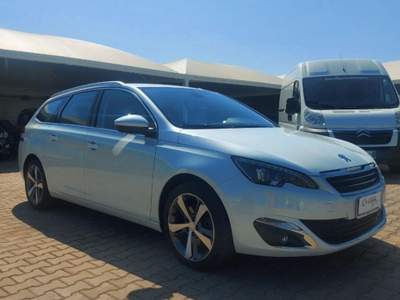 Peugeot 308  SW 2.0 bluehdi 16v Business s&s 150cv Bianco usata Fasano