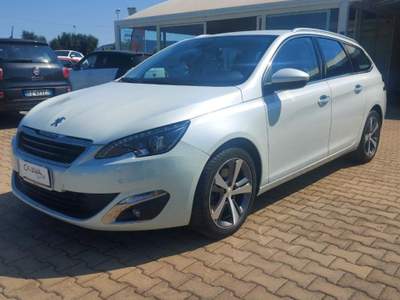 Peugeot 308  SW 2.0 bluehdi 16v Business s&s 150cv Bianco usata Fasano
