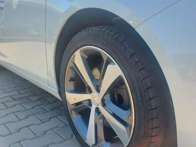 Peugeot 308  SW 2.0 bluehdi 16v Business s&s 150cv Bianco usata Fasano