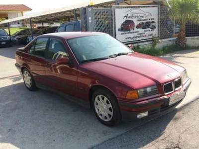 BMW Serie 3 318i 318i 4 porte Europa Lilla usata Saviano