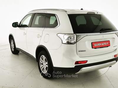 Mitsubishi Outlander 2.2 DI-D 4WD Instyle 5p. Bianco usata Crema