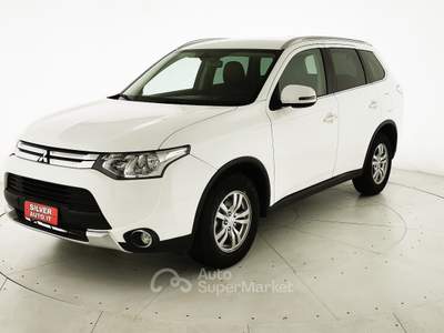 Mitsubishi Outlander 2.2 DI-D 4WD Instyle 5p. Bianco usata Crema