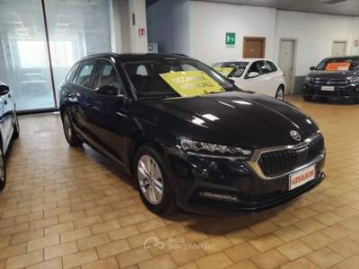 Skoda Octavia 2.0 TDI EVO SCR DSG Wagon Executive Nero usata Vigevano