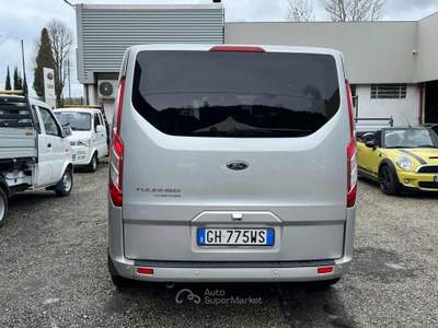 Ford Tourneo Custom 320 2.0 EcoBlue 130CV aut. PC Titanium Argento usata Massarosa
