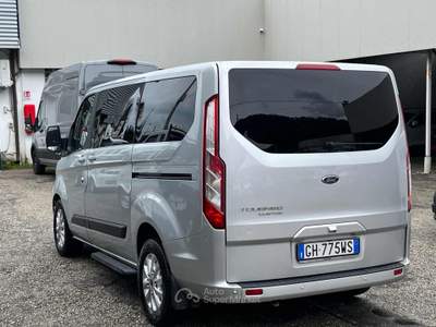 Ford Tourneo Custom 320 2.0 EcoBlue 130CV aut. PC Titanium Argento usata Massarosa