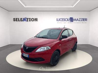 Lancia Ypsilon  - ypsilon 1.0 firefly 5 porte s&s hybrid ecochic silver Rosso usata Ancona