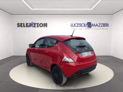 Lancia Ypsilon  - ypsilon 1.0 firefly 5 porte s&s hybrid ecochic silver Rosso usata Ancona