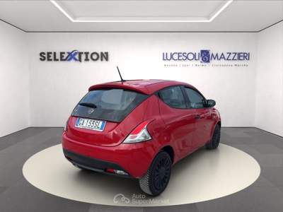 Lancia Ypsilon  - ypsilon 1.0 firefly 5 porte s&s hybrid ecochic silver Rosso usata Ancona