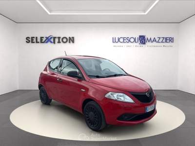 Lancia Ypsilon  - ypsilon 1.0 firefly 5 porte s&s hybrid ecochic silver Rosso usata Ancona