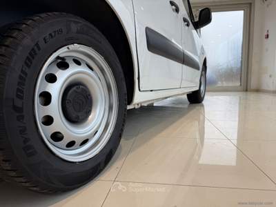 Citroen Berlingo Berlingo B.HDi 75 Van 3pti Club L1 Bianco usata San Michele salentino