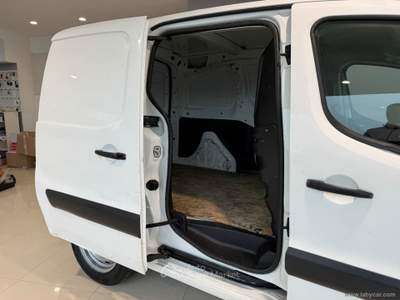 Citroen Berlingo Berlingo B.HDi 75 Van 3pti Club L1 Bianco usata San Michele salentino
