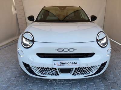 Fiat 600 Hybrid 100 CV DCT MHEV La Prima Bianco usata Resana