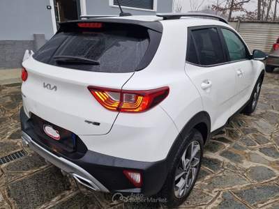Kia Stonic 100cv MHEV iMT GT Line Bianco usata Robassomero