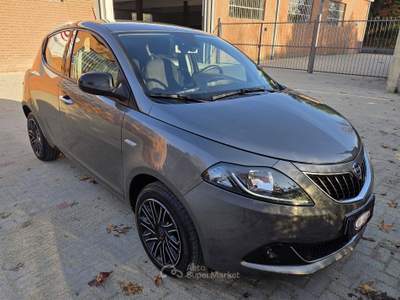 Lancia Ypsilon Hybrid 70cv 5 porte S&S Gold Grigio usata Robassomero