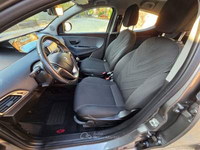Lancia Ypsilon Hybrid 70cv 5 porte S&S Gold Grigio usata Robassomero