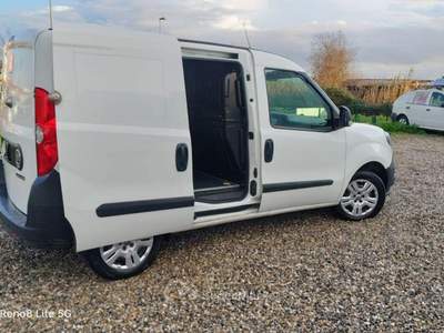 Fiat Doblò Doblo cargo 1.3 mjt 95cv CH1 Business S&S cargo 1.3 mjt 95cv CH1 Business S&S Bianco usata Prato