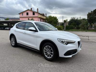 Alfa Romeo Stelvio AT8 RWD Business Bianco usata SANT'AGATA DE'  GOTI