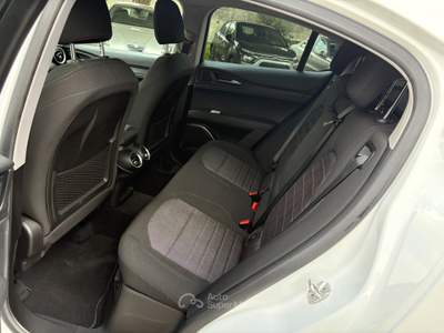 Alfa Romeo Stelvio AT8 RWD Business Bianco usata SANT'AGATA DE'  GOTI