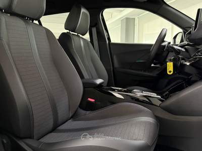 Peugeot 2008 Peugeot 2008 1.2 PureTech 130 Allure #9386 Nero usata CRISPIANO