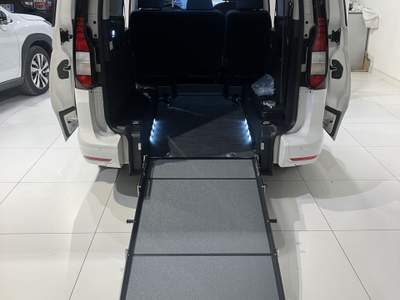 Volkswagen Caddy 2.0 TDI 102 CV Space Maxi Trasporto Disabili 5+1 Bianco usata Fornovo di Taro