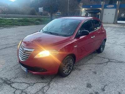 Lancia Ypsilon 1.3 MJT 16V 95 CV 5 porte S&S Black&Red usata Popoli