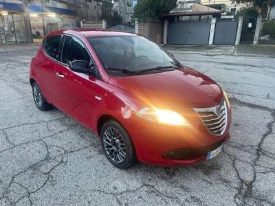 Lancia Ypsilon 1.3 MJT 16V 95 CV 5 porte S&S Black&Red usata Popoli