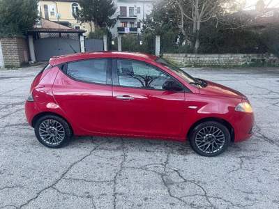 Lancia Ypsilon 1.3 MJT 16V 95 CV 5 porte S&S Black&Red usata Popoli