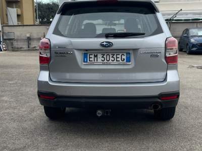 Subaru Forester 2.0D Comfort 4WD Grigio usata Novara